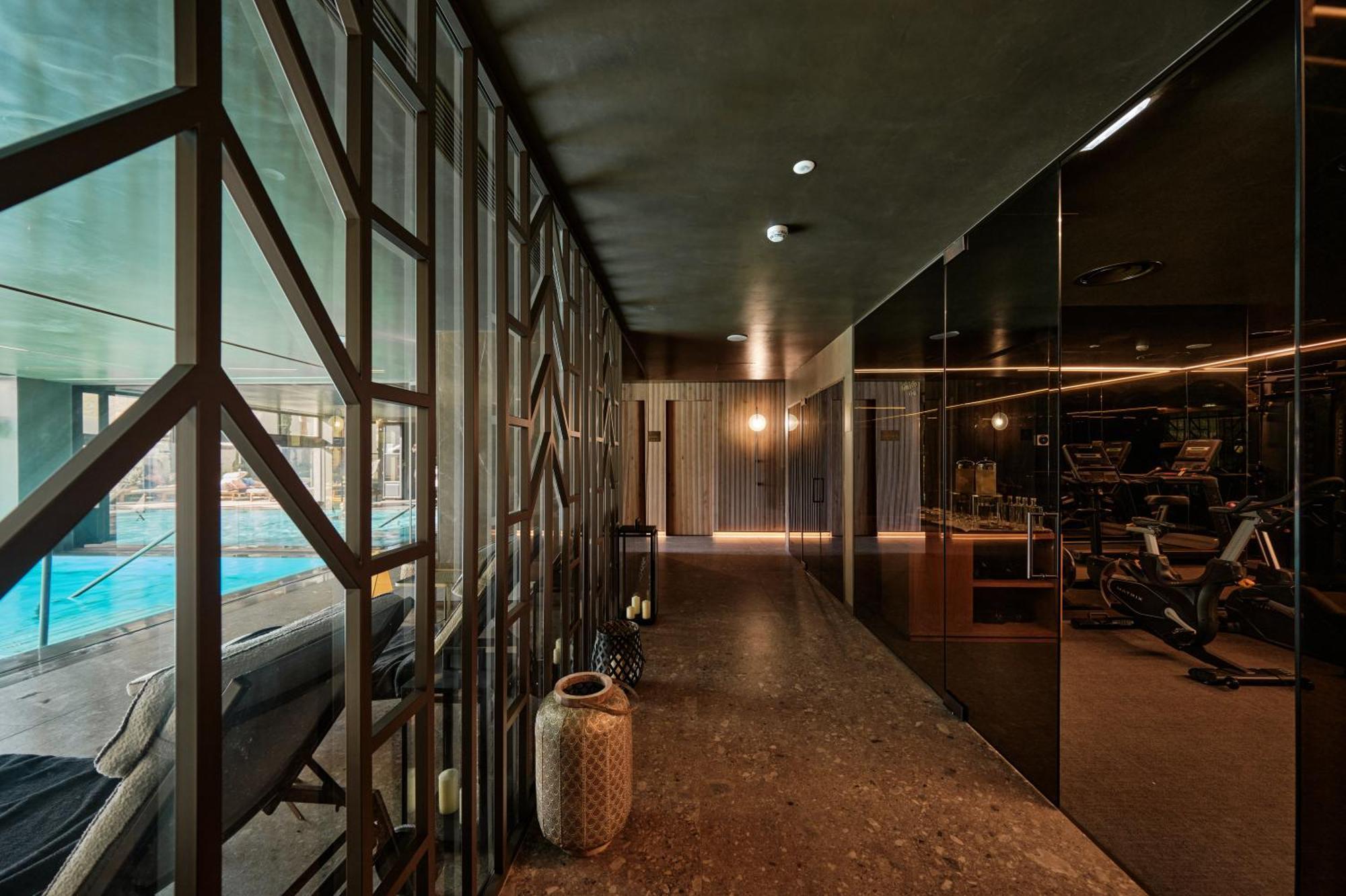 Ga Palace Hotel & Spa, A Xixth-Century Villa Porto Exterior foto The gym at The Standard East Village