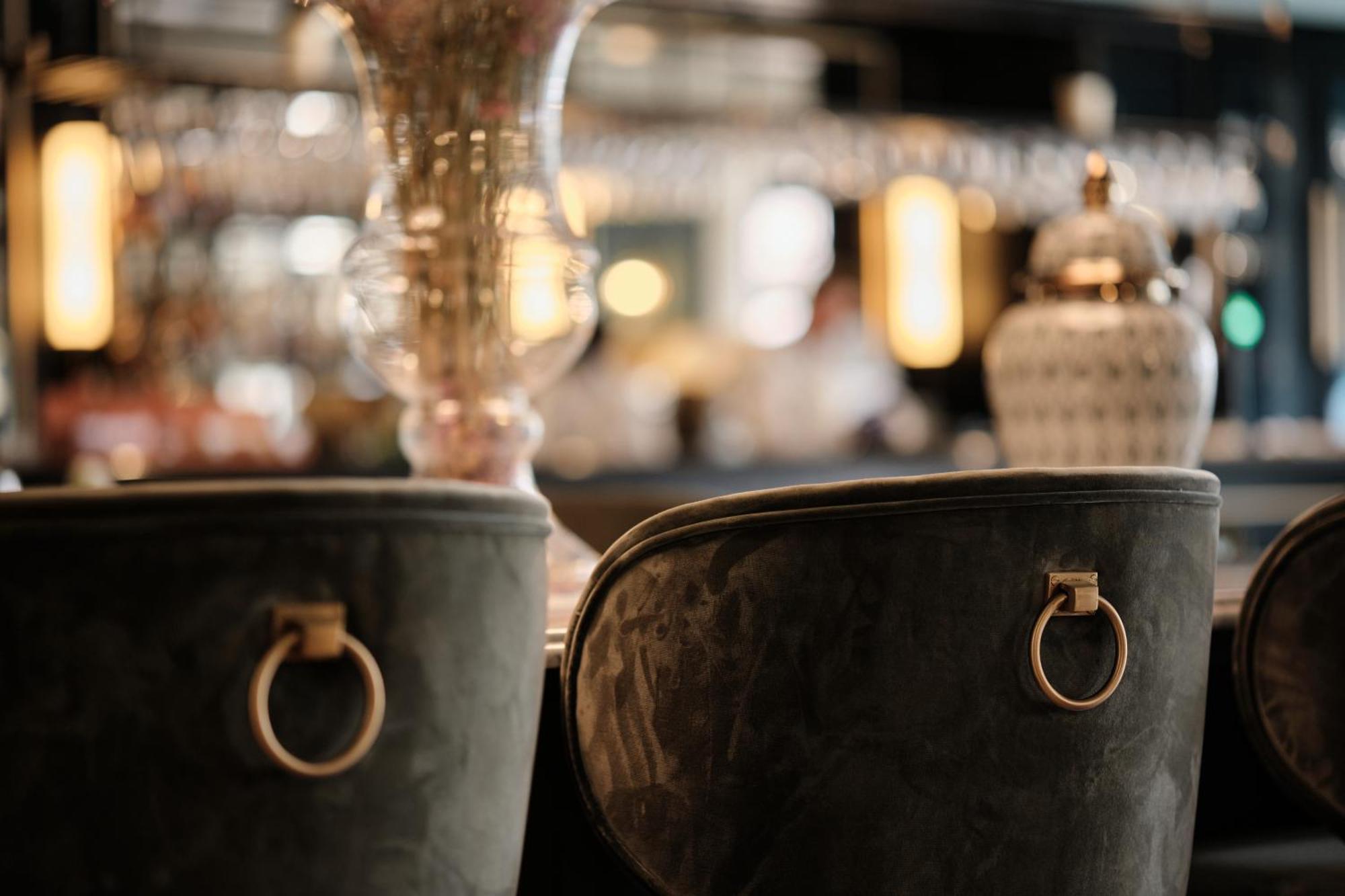 Ga Palace Hotel & Spa, A Xixth-Century Villa Porto Exterior foto Bar stools at the bar