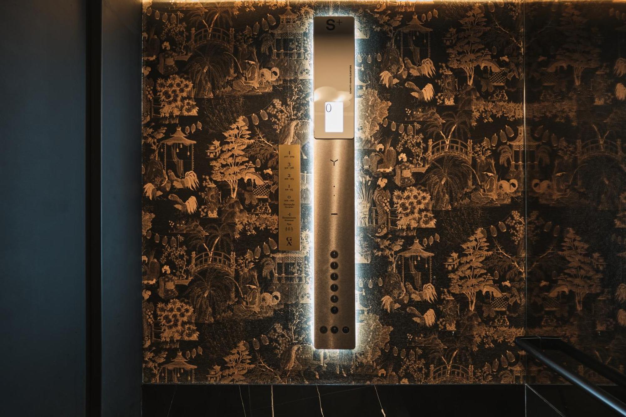 Ga Palace Hotel & Spa, A Xixth-Century Villa Porto Exterior foto A backlit onyx panel