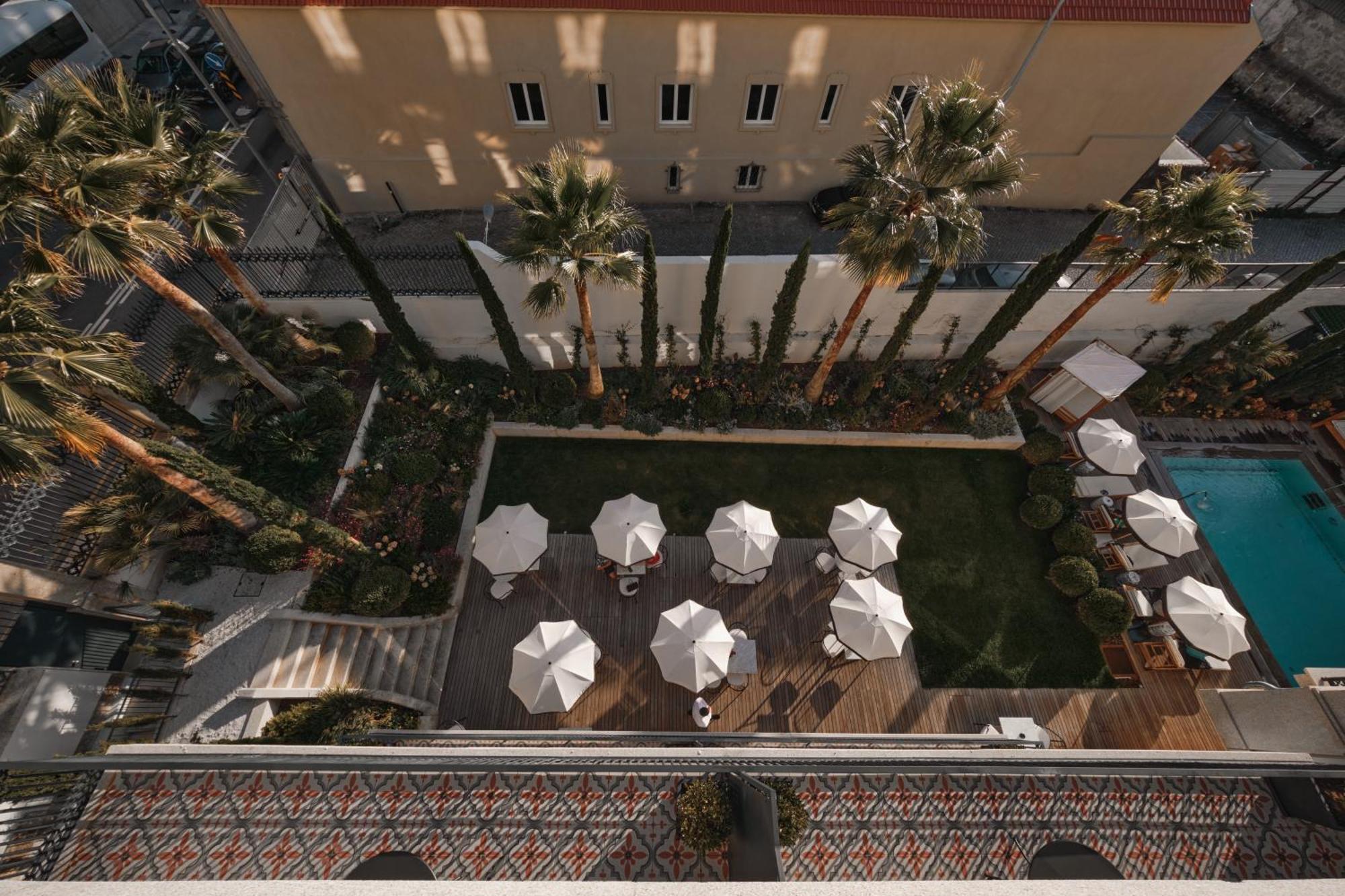 Ga Palace Hotel & Spa, A Xixth-Century Villa Porto Exterior foto The pool at the hotel