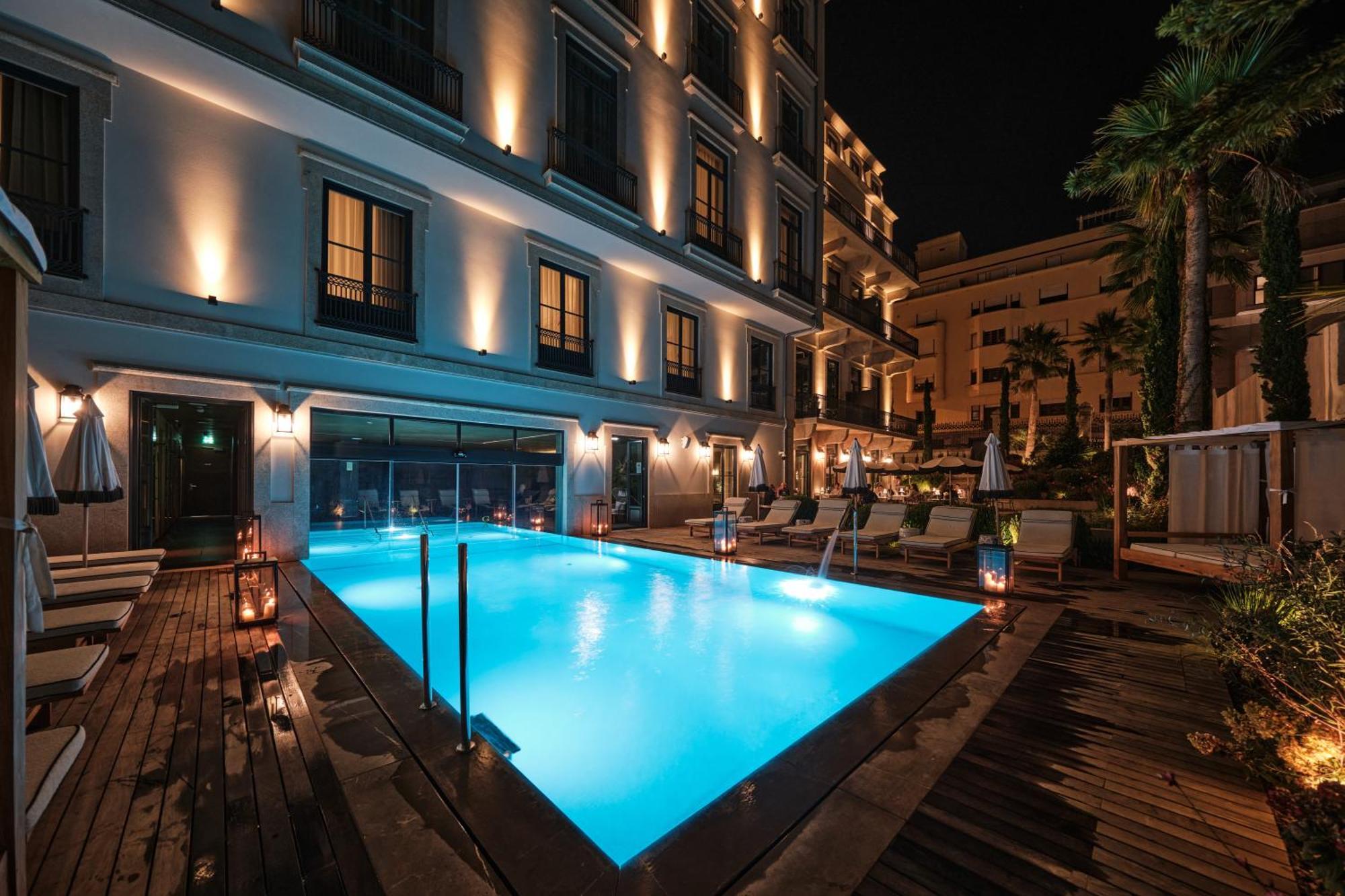 Ga Palace Hotel & Spa, A Xixth-Century Villa Porto Exterior foto The hotel's pool
