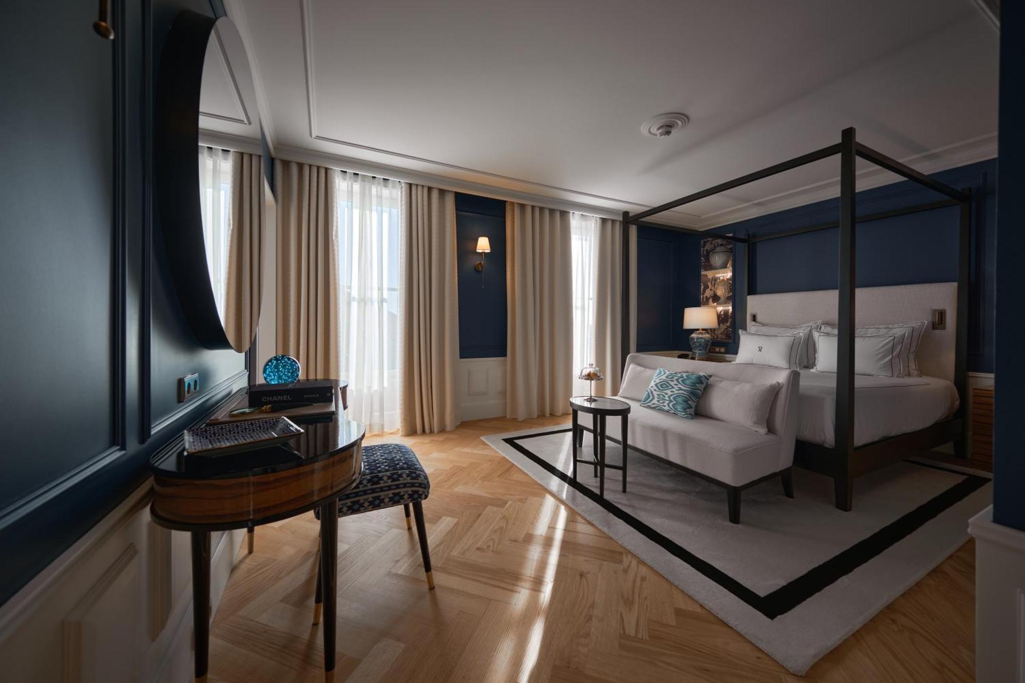 Ga Palace Hotel & Spa, A Xixth-Century Villa Porto Exterior foto A bedroom at the hotel