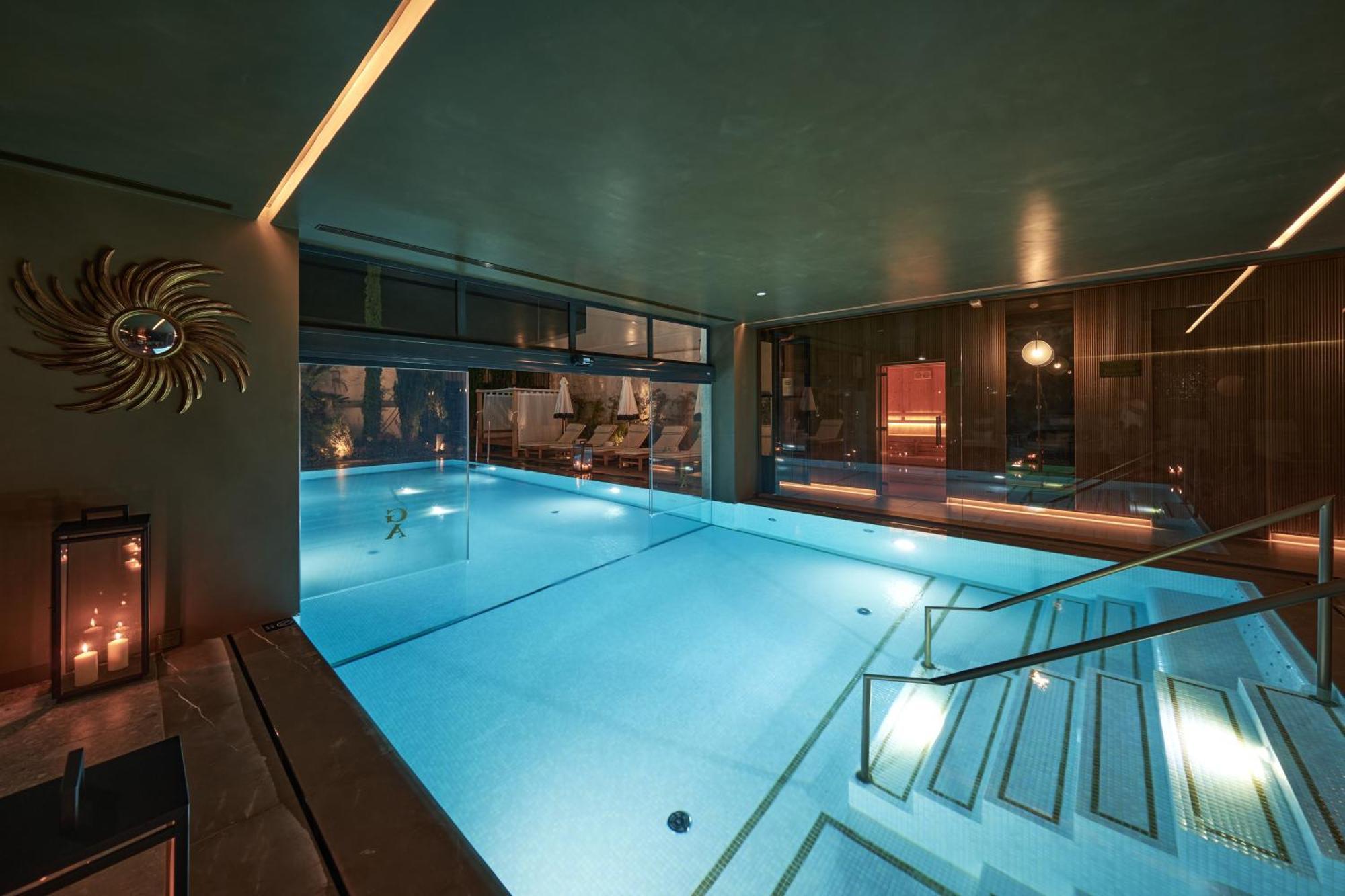 Ga Palace Hotel & Spa, A Xixth-Century Villa Porto Exterior foto The swimming pool at the hotel