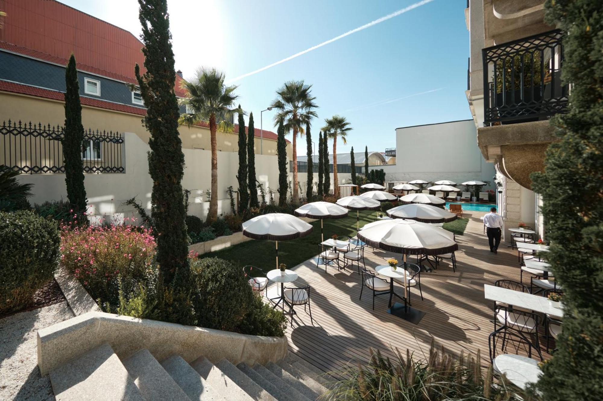 Ga Palace Hotel & Spa, A Xixth-Century Villa Porto Exterior foto The hotel's courtyard