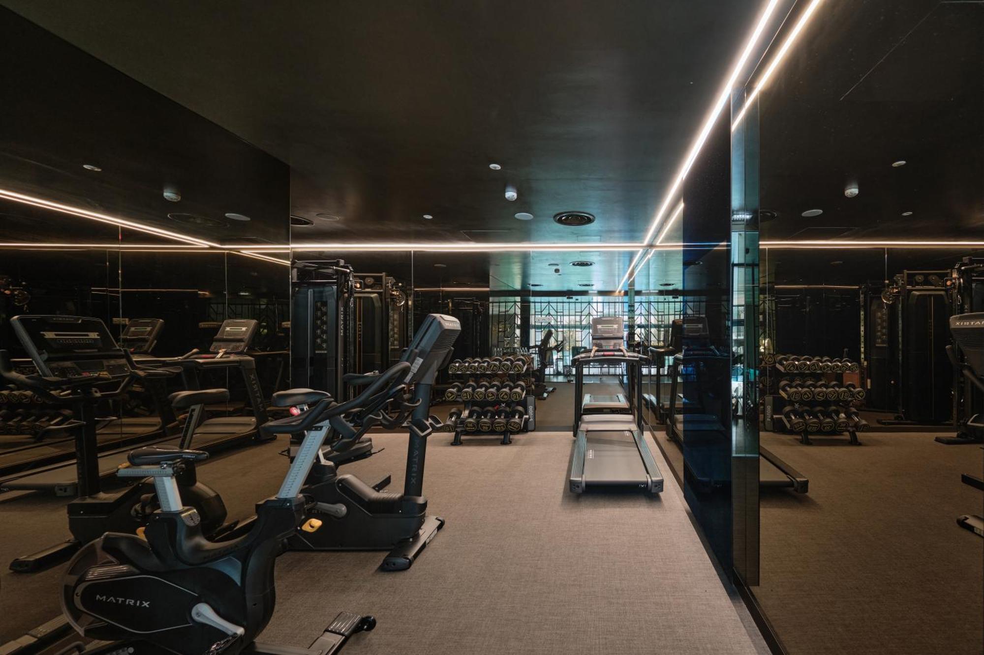 Ga Palace Hotel & Spa, A Xixth-Century Villa Porto Exterior foto The gym at The Standard East Village