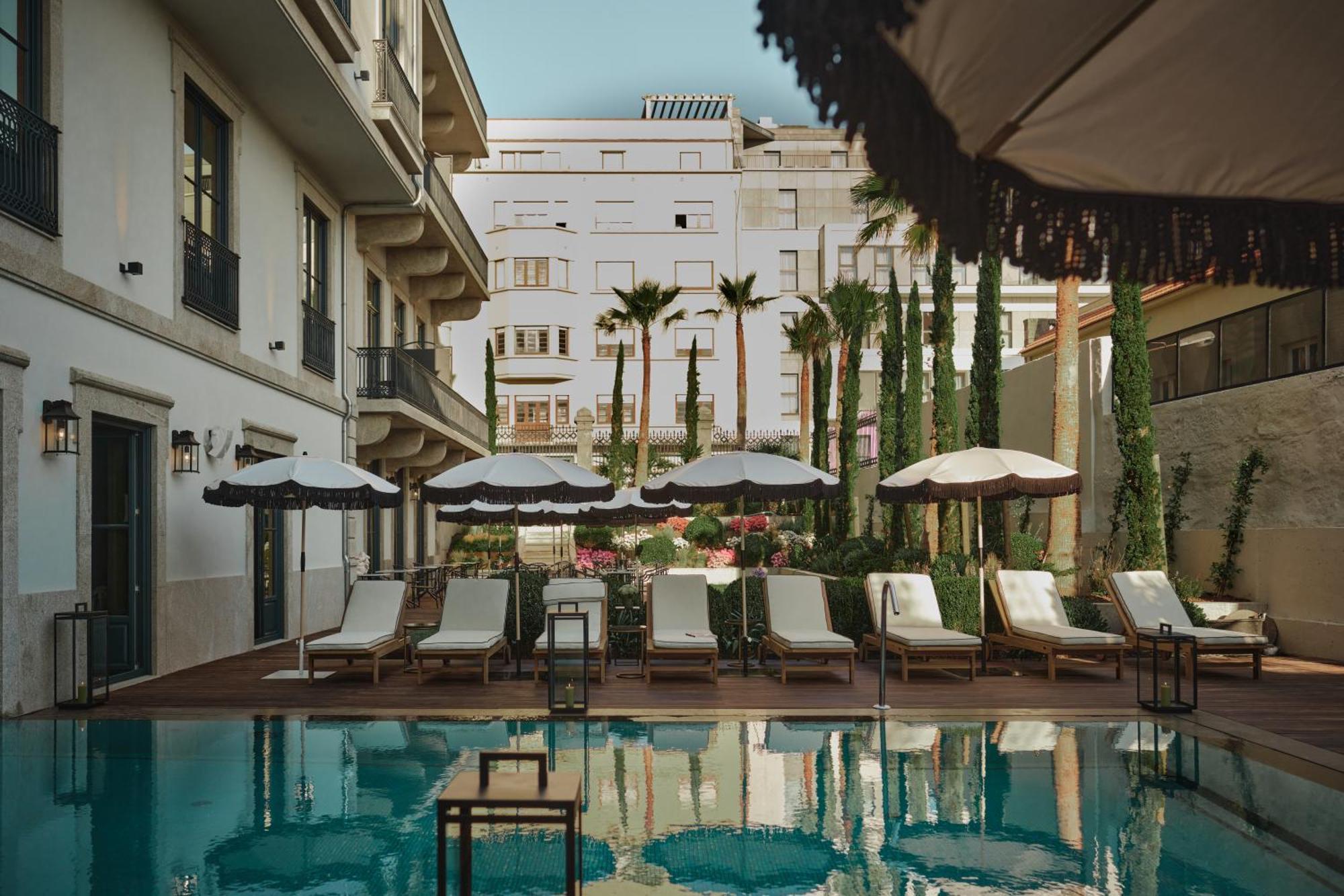 Ga Palace Hotel & Spa, A Xixth-Century Villa Porto Exterior foto The hotel's pool